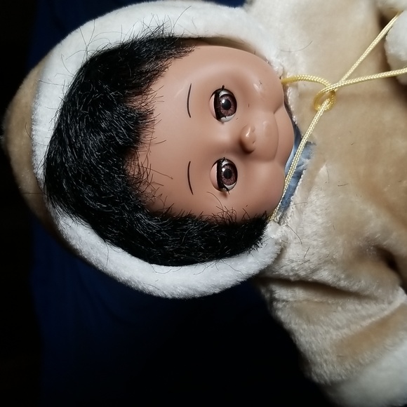 Eskimo Doll with blinking eyes. BRAND NEW with tag - Picture 6 of 8